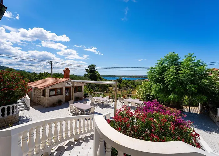 Verica - Mit Meerblick & Pool Auf Der Insel Rab *