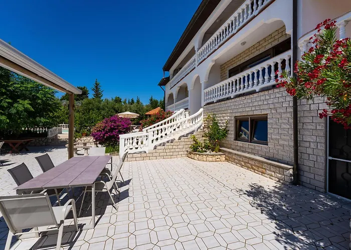 Verica - Mit Meerblick & Pool Auf Der Insel Rab * Banjol