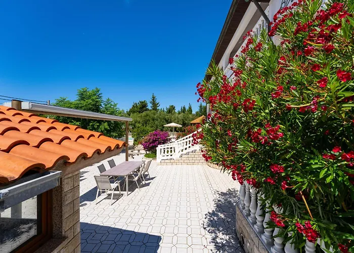 Verica - Mit Meerblick & Pool Auf Der Insel Rab Apartament *