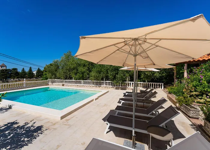 Verica - Mit Meerblick & Pool Auf Der Insel Rab Διαμέρισμα *